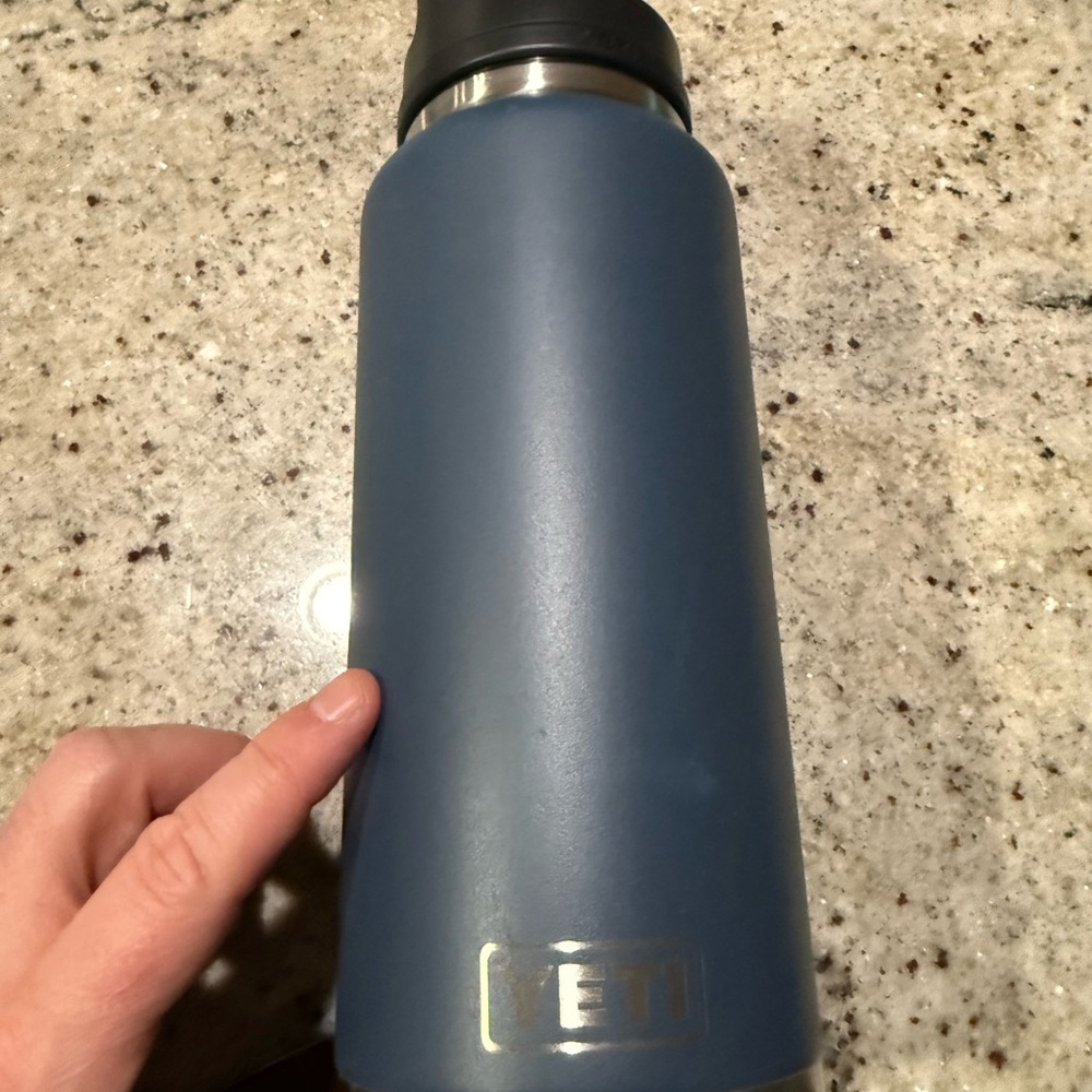 YETI Navy Blue 36 oz rambler